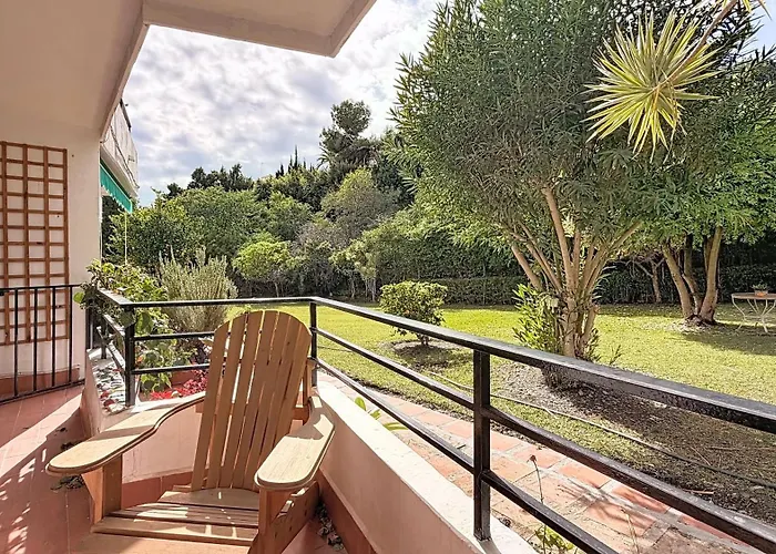 Bahamas Modern In Burriana By South Costa